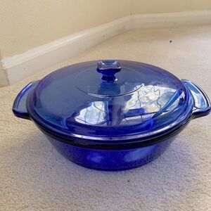 Vintage cobalt blue Anchor 2 qt  9 inch diameter Dutch oven